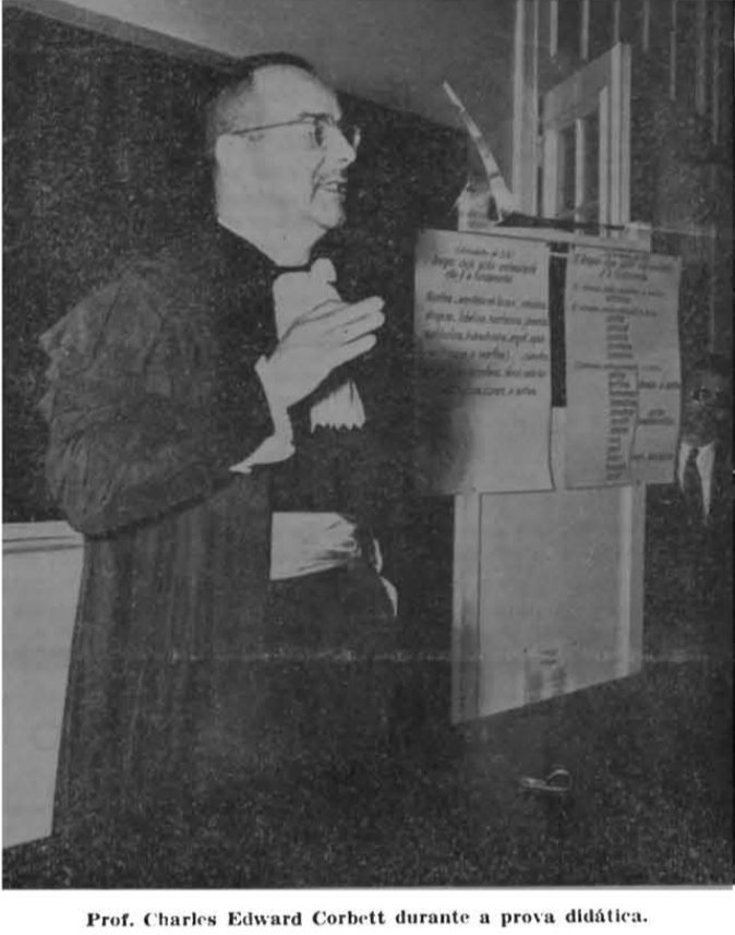 Charles Edward Corbett durante prova didática